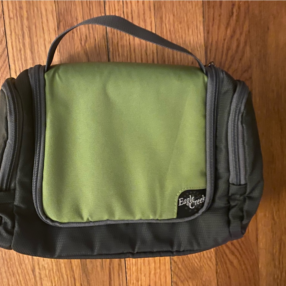 Eagle Creek small toiletry kit